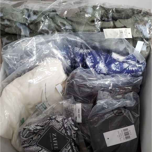 NEW! Women's Clothing Reseller Wholesale Bundle Box Lot, MEDIUM - $250+ Retail - Picture 2 of 6